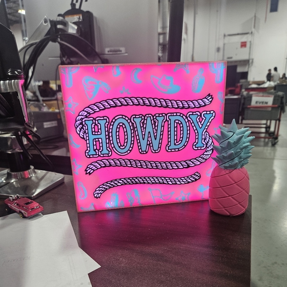 Pink 'Howdy' Light-Up Sign